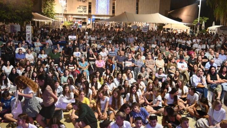 שורדי שואה הגיעו לכיכר החטופים: "מקווה שבממשלה יקבלו שכל ויהדות"