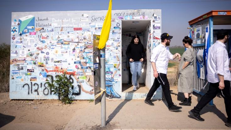 ניצול מיגונית המוות משחזר: "נפלתי, המחבלים ניסו לירות בי והרגו את חבר שלהם"