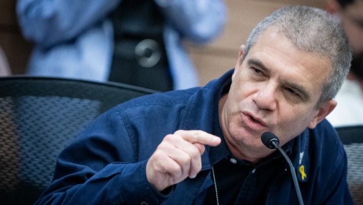 "שותפים ברצח": השיחה הקשה של משפחות החטופים עם גל הירש