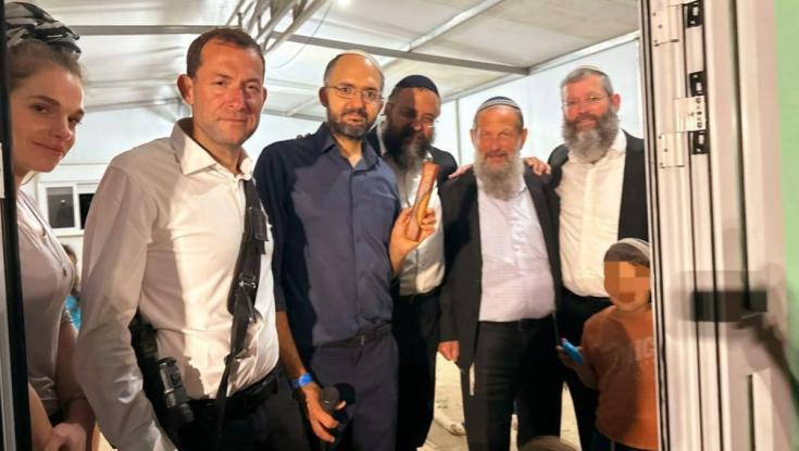 מזוזה נקבעה במקום לזכר צאלה גז: "באתם לקלקל &ndash; ואנחנו נתקן"