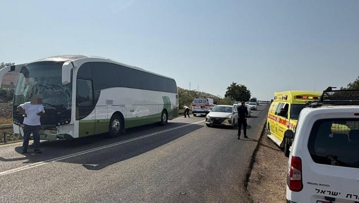 דרמה בצפון: עשרות פצועים בתאונת דרכים בין כלי רכב לאוטובוס