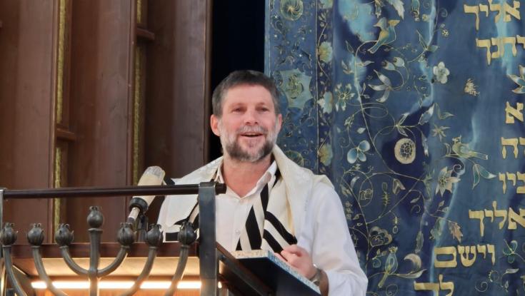 סמוטריץ' בתפילה חגיגית בעפרה: "אין צבא בעולם עם היכולות של צה"ל"