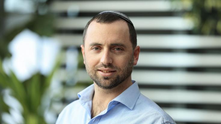 הצעד האמיץ של הפרסומאי הסרוג: עובד פרל סוגר את משרד הפרסום שלו