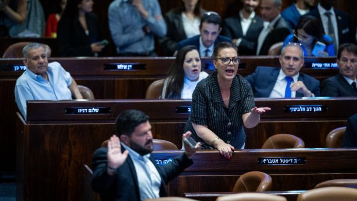 "נואמת כמו חסידת גור וחיה כמו עומר אדם": נאור שירי תוקף את גלית דיסטל