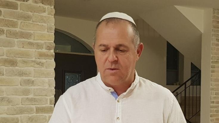 חנוכה שמח: אבי נעים מדליק נר שני