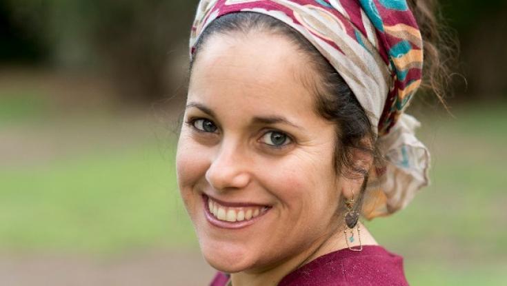 שחקנית בלילות וכותבת עלון פ"ש לילדים בימים