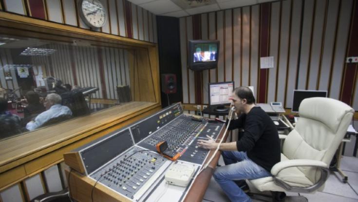 לקראת שעון החורף: מגיש הרדיו שידר מהטלפון כדי לא לחלל שבת