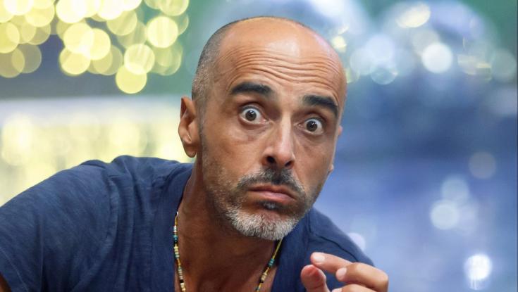 העיתונאית הבכירה תקפה את אלי פיניש: "חי בסרט"