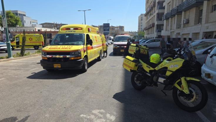 טרגדיה בקריות: "ילד כבן שנתיים שכב מחוסר הכרה לאחר שנפל מגובה"