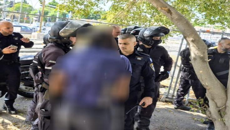 בעקבות הודעות חשודות: המשטרה עצרה קטין שהתכוון לבצע פיגוע