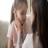 הילדה רוצה לישון אצל חברה? צילום: shutterstock הורים וילדים