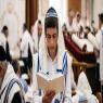 מתבגר בבית כנסת צילום: ג'ימיני הורים וילדים
