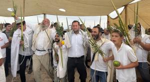 תפילת בוקר בנועה צילום: רועי חדי התיישבות