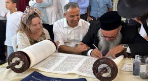 הכנסת ספר תורה צילום: אריאל רוזנברג ומתנאל רייזר חדשות