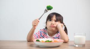 ילדה בררנית באוכל צילום: STOCK,Shutterstock הורים וילדים