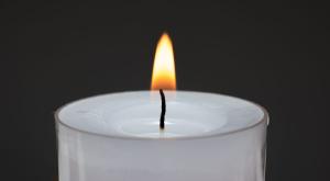 נר סגולה לרחל אימנו צילום: Lazar,Shutterstock אמונה