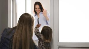 בייביסיטר צילום: Africa,Shutterstock הורים וילדים