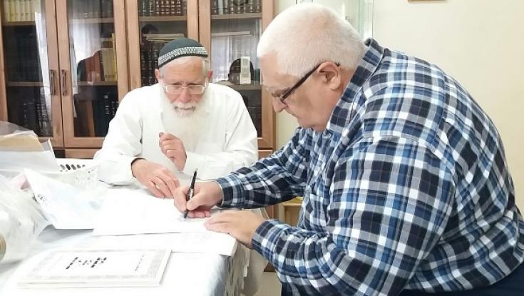 צפו: הרב אליקים לבנון מכר את החמץ של גולשי "כיפה"