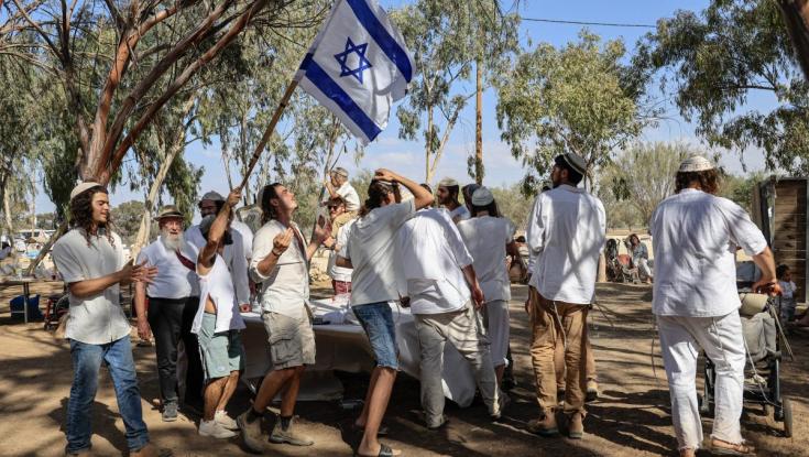 "חוסר הבנה של המסורת": המועמד הסרוג נגד הביקורות על הריקודים בנובה