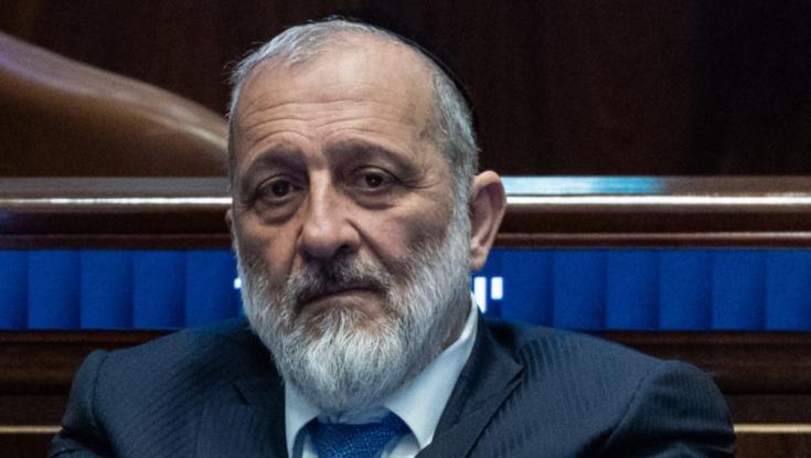 מכה קשה לדרעי: הרב הספרדי הבכיר חתם על איסור להצביע לש"ס