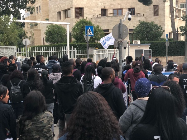 מחאה מול בית ראש הממשלה