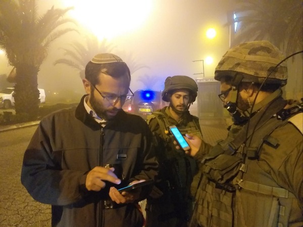 גנץ בזירת הפיגוע בעפרה