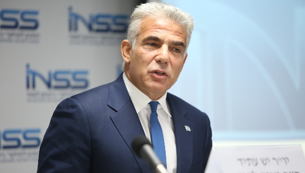 לפיד בכנס