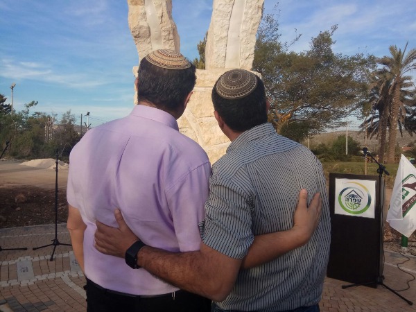 מציינים בכאב את מותו של אלחי