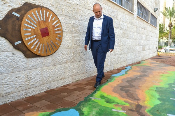 יוזמת משרדו מעוררת סערה. השר בנט