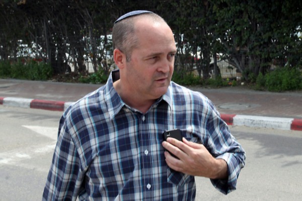 ינסו לצרפו למפלגה. ארז וינר