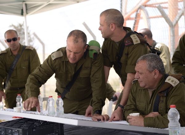 הלר במרכז עם הרמטכ"ל