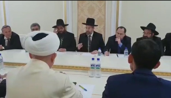 הרב הראשי בישיבה עם שר הדתות באוזבקיסטן