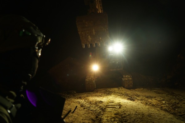 עובדים גם בלילה. לוחמי צה"ל בגבול לבנון