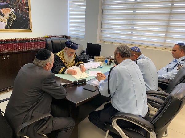 מוכרים את החמץ המשטרתי