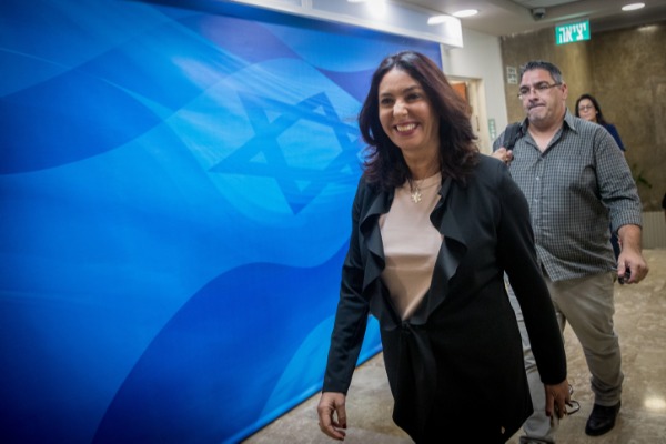 טוענת ששקד בעד מתווה הכותל