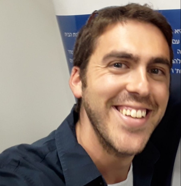 שוקל להתמודד. שטאובר