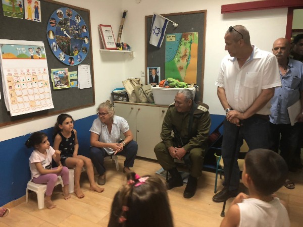 הרמטכ"ל מבקר באחד מגני הילדים באשכול
