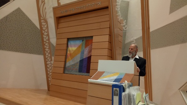 הרב גבריאלי במתחם הקבע של הישיבה