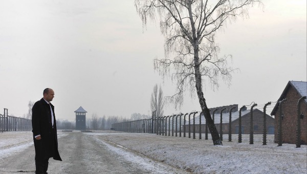 בנט בביקור קודם במחנות ההשמדה בפולין