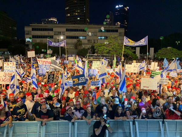 המפגינים בתל אביב