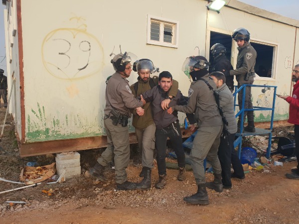 פינוי אחד המתבצרים