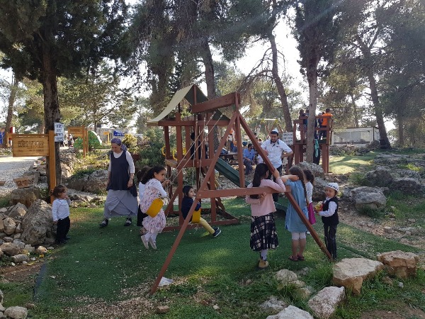 מטיילים בפסח בגוש עציון