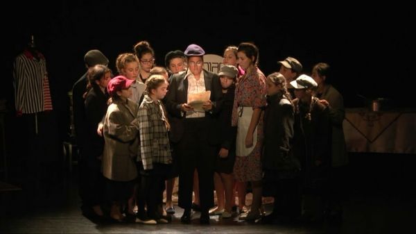 ההצגה המשותפת לתלמידות החמ"ד ולניצולות השואה