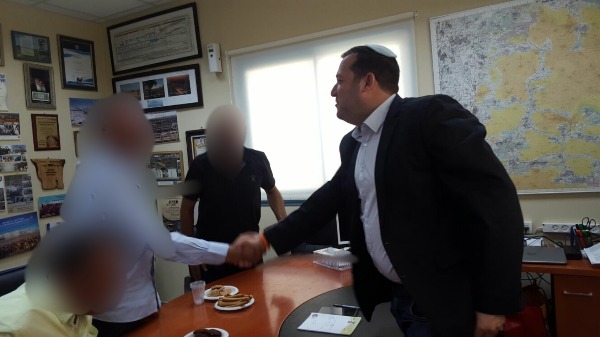 יוסי דגן עם המנהיגים הפלסטינים בשומרון