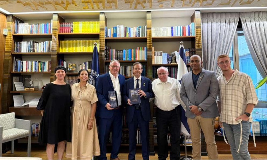 חברי העמותה בבית הנשיא