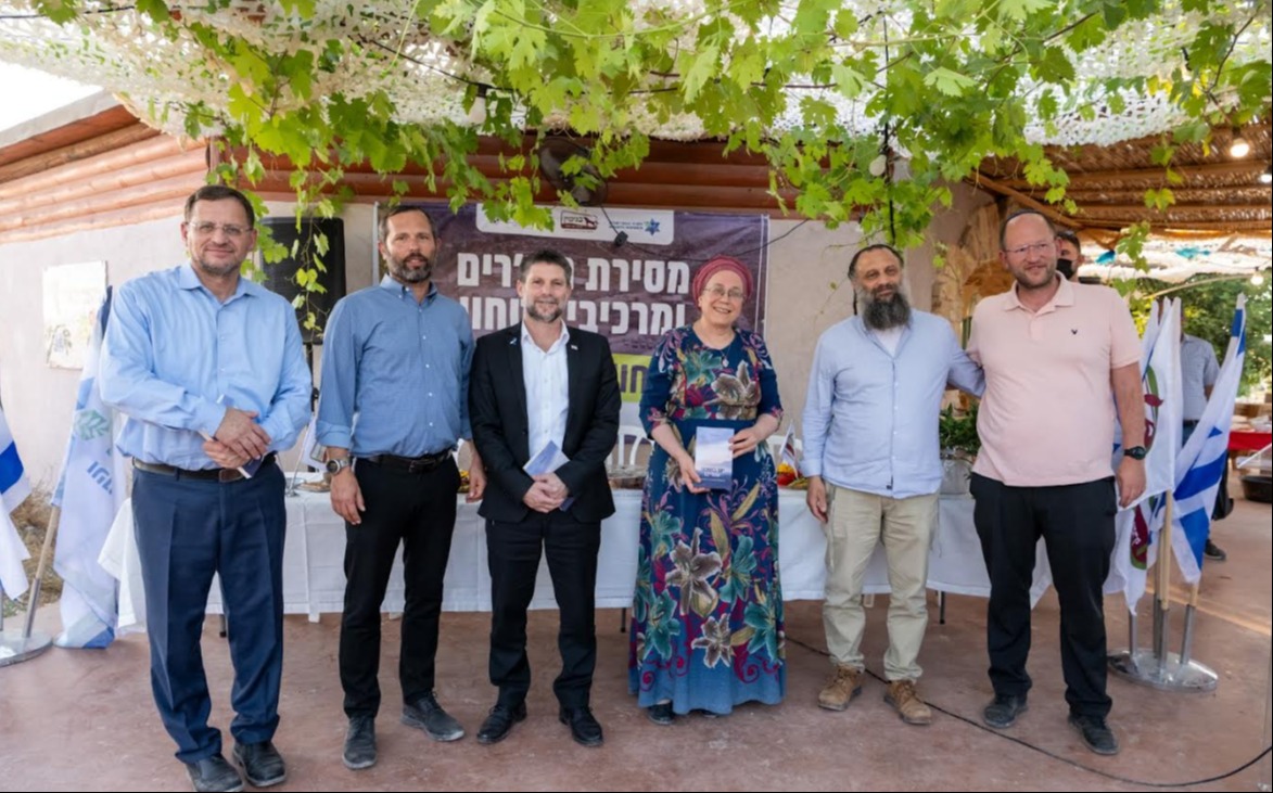 מחזיקים את הביטחון