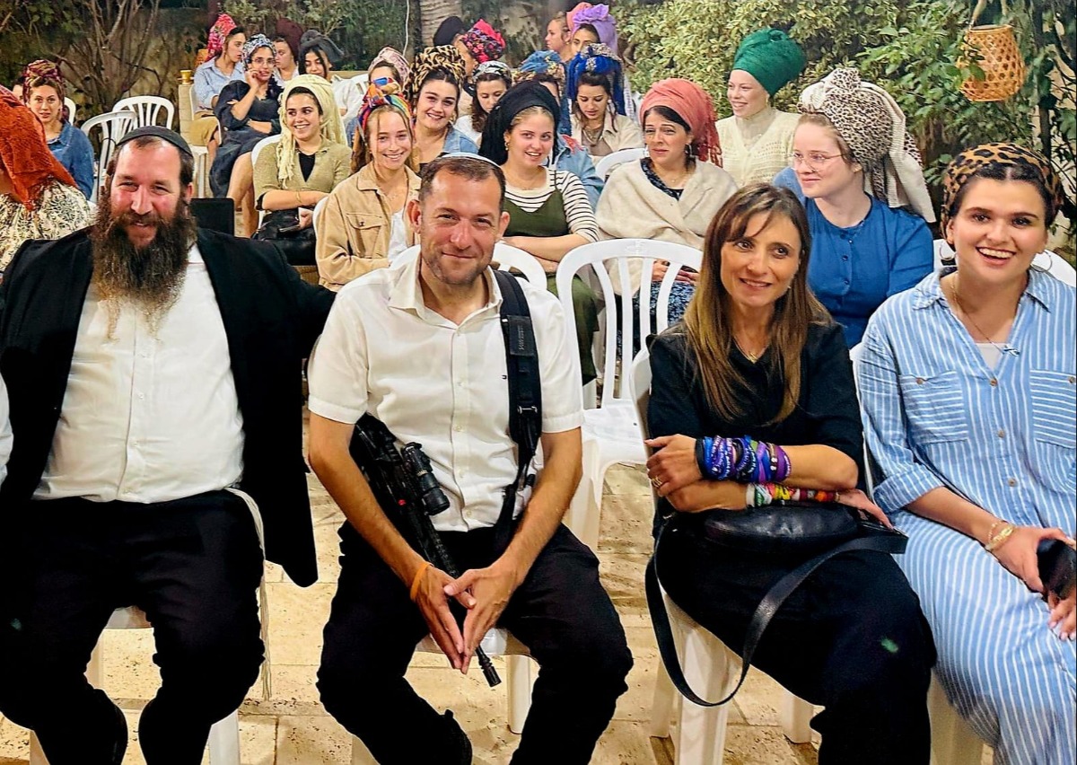 ערב השקת הבית: נשות מגוייסים, ראש מועצת שומרון והרב פרץ איינהורן מייסד ויו"ר עמותת צל"ש
