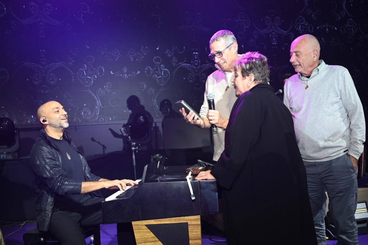 שורדי השבי קלרה, לואיס ופרננדו יחד עם עידן רייכל