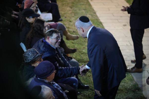 ראש הממשלה בנימין נתניהו עם אחיו של זכריה, שמעון באומל
