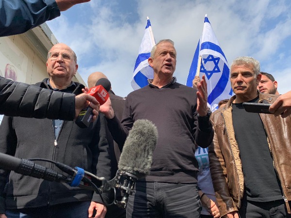 יאיר לפיד, בני גנץ ובוגי יעלון